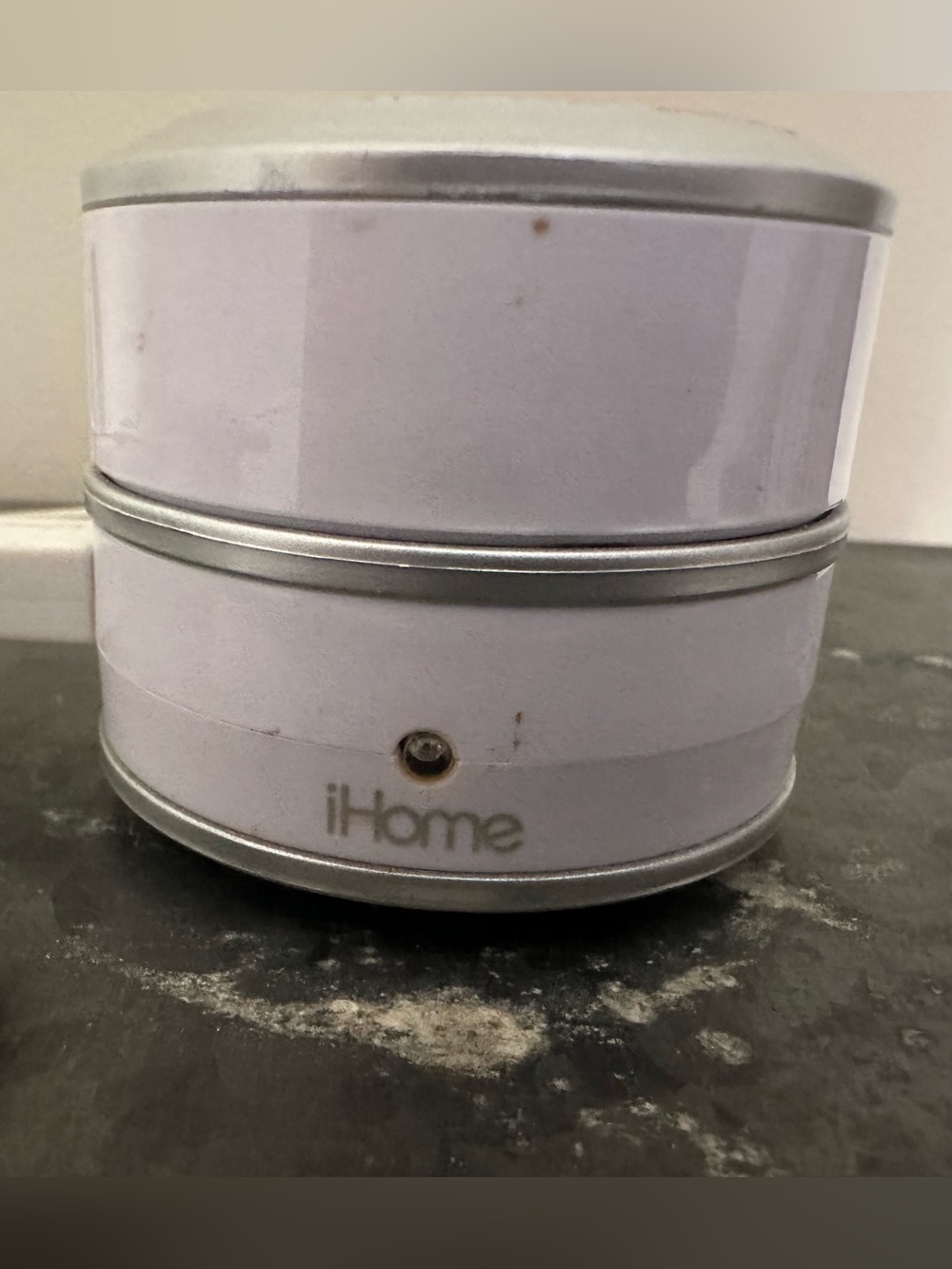 IHOME portable mini speaker with cord
